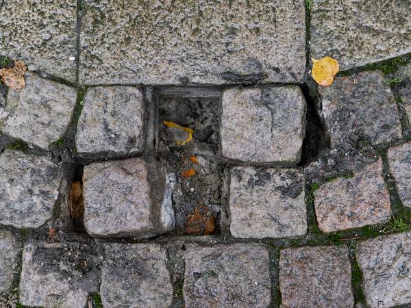 Anfang Oktober wurden in Zeitz alle zehn Stolpersteine gestohlen.